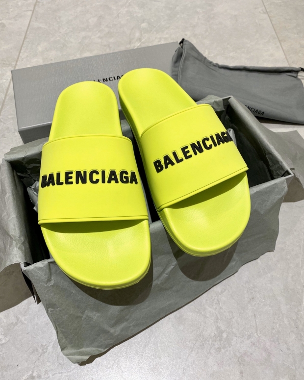 バレンシアガ　balenciaga ロゴ　サンダル　イエロー