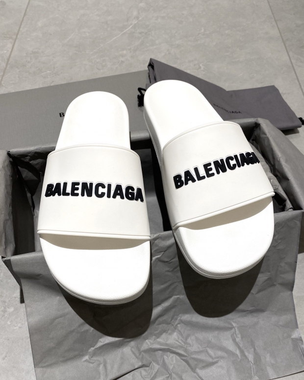 バレンシアガ　balenciaga ロゴ　サンダル　白