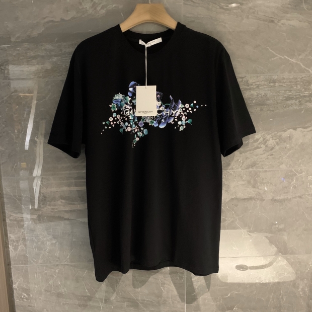 ジバンシィ　Ｔシャツ