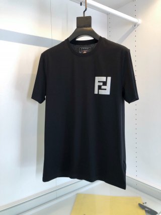 フェンディ　Ｔシャツ