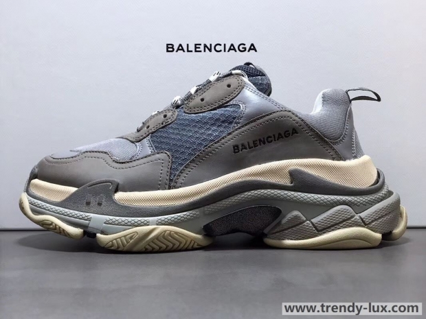 バレンシアガ　balenciaga トリプルS　triples　スニーカー 最高ランク