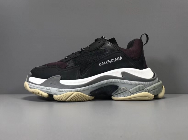 バレンシアガ　balenciaga トリプルS　triples　スニーカー 最高ランク