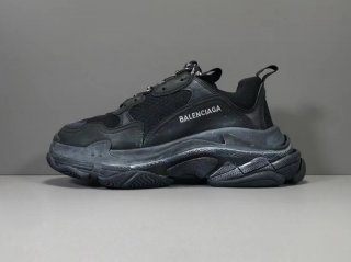 バレンシアガ　balenciaga トリプルS　triples　スニーカー 最高ランク