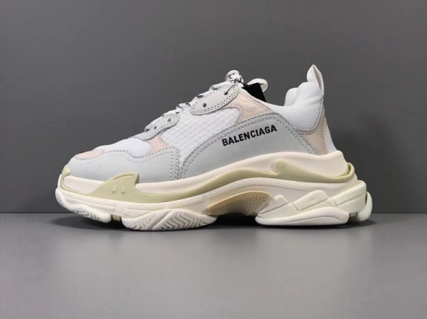 バレンシアガ　balenciaga トリプルS　triples　スニーカー 最高ランク