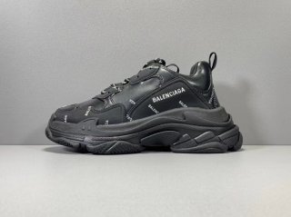 バレンシアガ　balenciaga トリプルS　triples　スニーカー 最高ランク